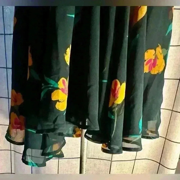 Green floral Mini Dress - Picture 5 of 9